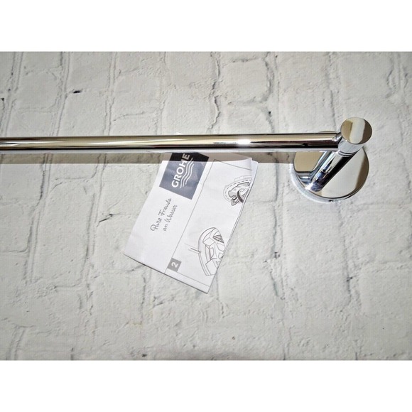 Grohe Essentials 32" Towel Bar, Starlight Chrome - Picture 4 of 10